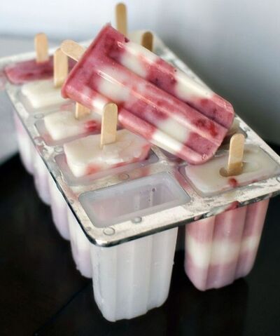 Strawberry Lemonade Popsicles _ Kita Roberts PassTheSushi_com (1) (1)